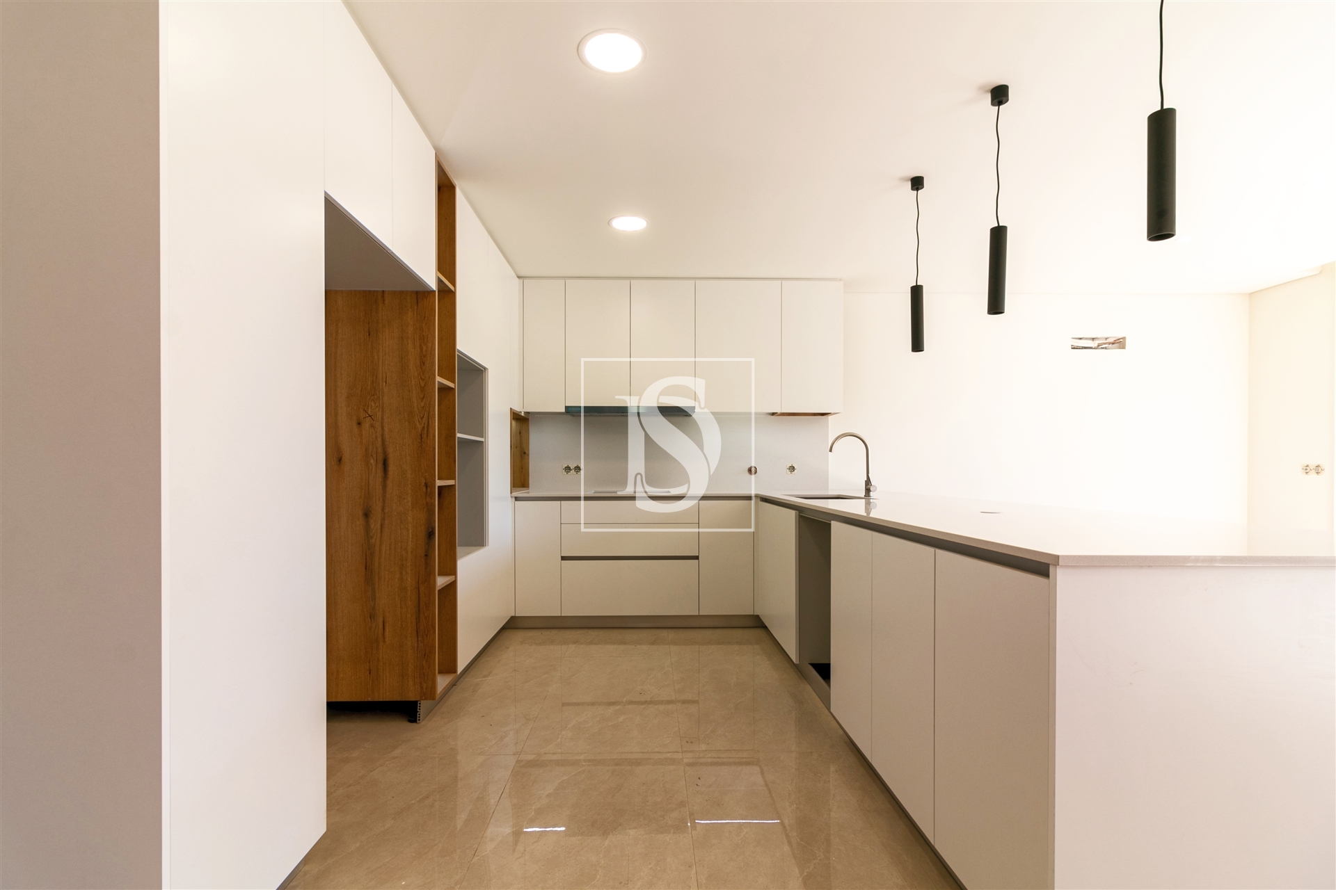 Moradia Geminada T4 com 2 Suites em Palmeira, Braga