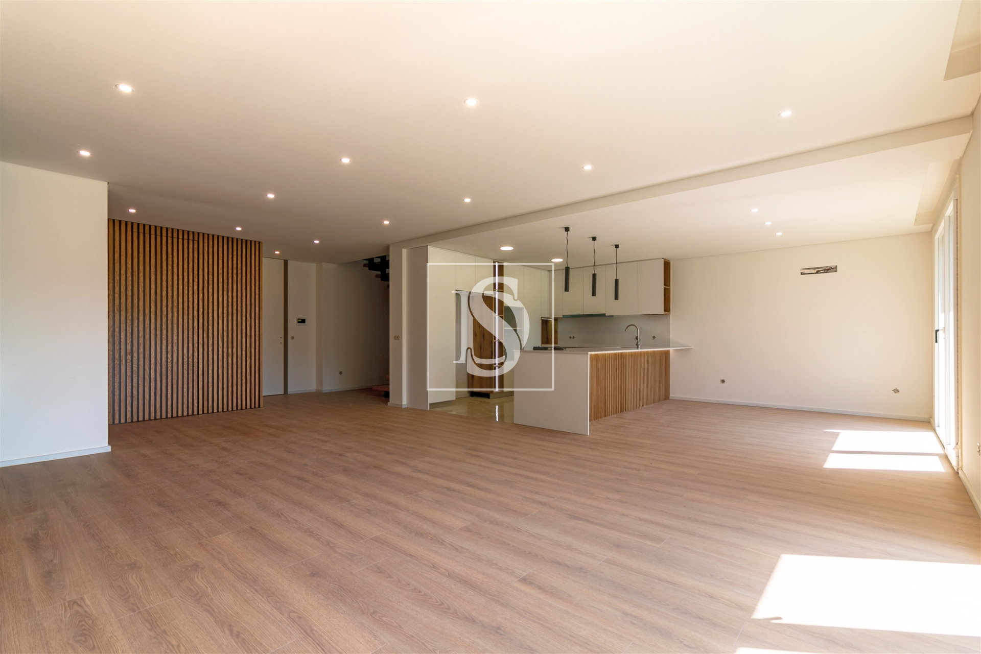 Moradia Geminada T4 com 2 Suites em Palmeira, Braga