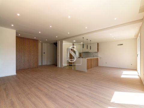 Moradia Geminada T4 com 2 Suites em Palmeira, Braga